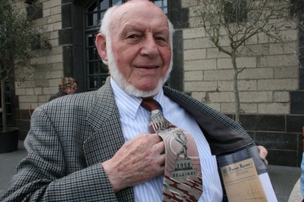 Walter Beienburg trug gerne eine Krawatte, die er anlässlich der Olympischen Spiele 1952 in Helsinki erworben hatte. Stolz war er auch immer auf sein Jackett, dass er bei Paavo Nurmi, dem neunfachen finnischen Olympiasieger, in der finnischen Hauptstadt gekauft hatte