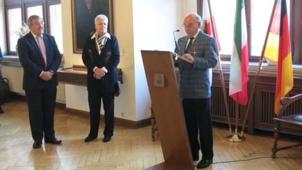 von links: Bürgermeister der Stadt Duisburg Manfred Osenger, Frau Edith Winkler und Herr Richard Winkler